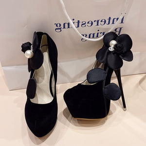 Side and top view high heel pumps with black flower