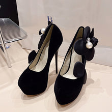 Load image into Gallery viewer, Front view high heel pumps with flower